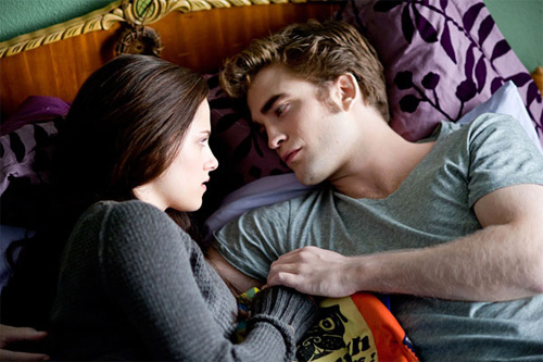 bella-edward-in-bed.jpg