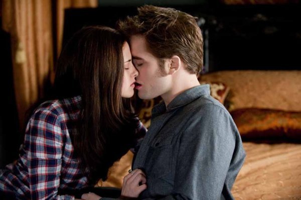 Edward-and-Bella-edward-and-bella-10472556-600-400.jpg