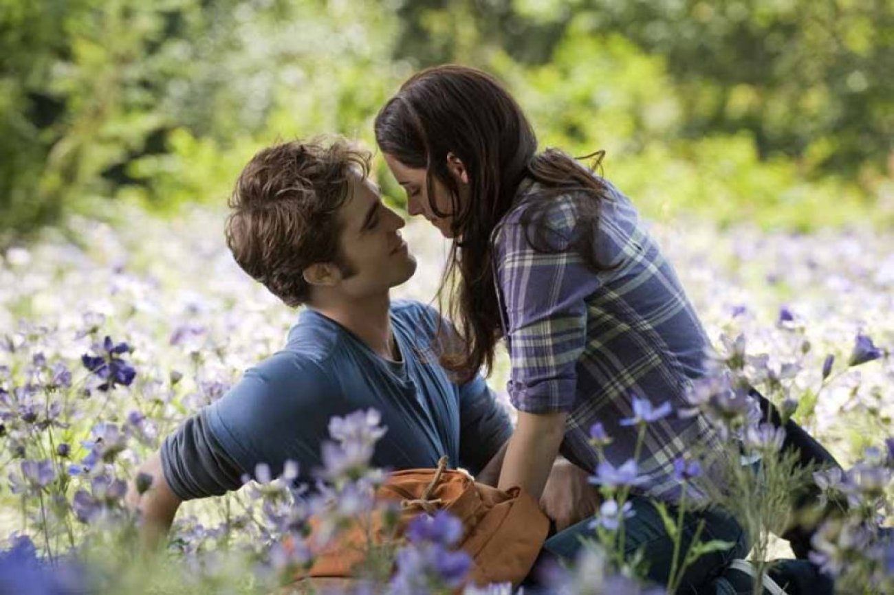 NEW-Eclipse-Stills-edward-and-bella-10328379-1300-866.jpg